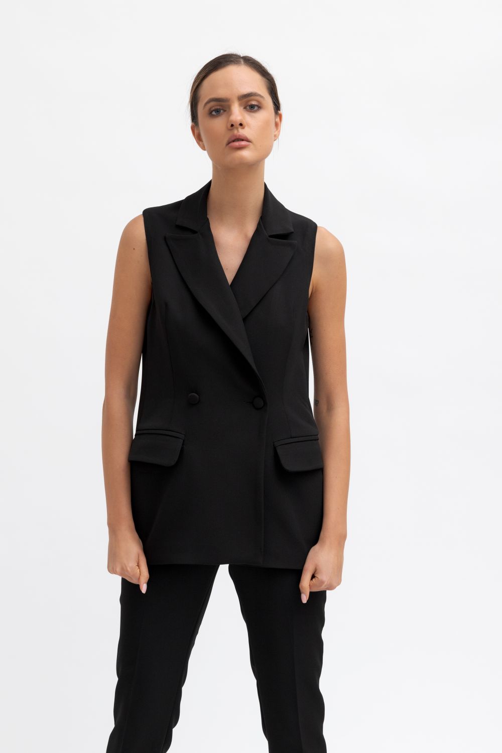 elegancka czarna kamizelka