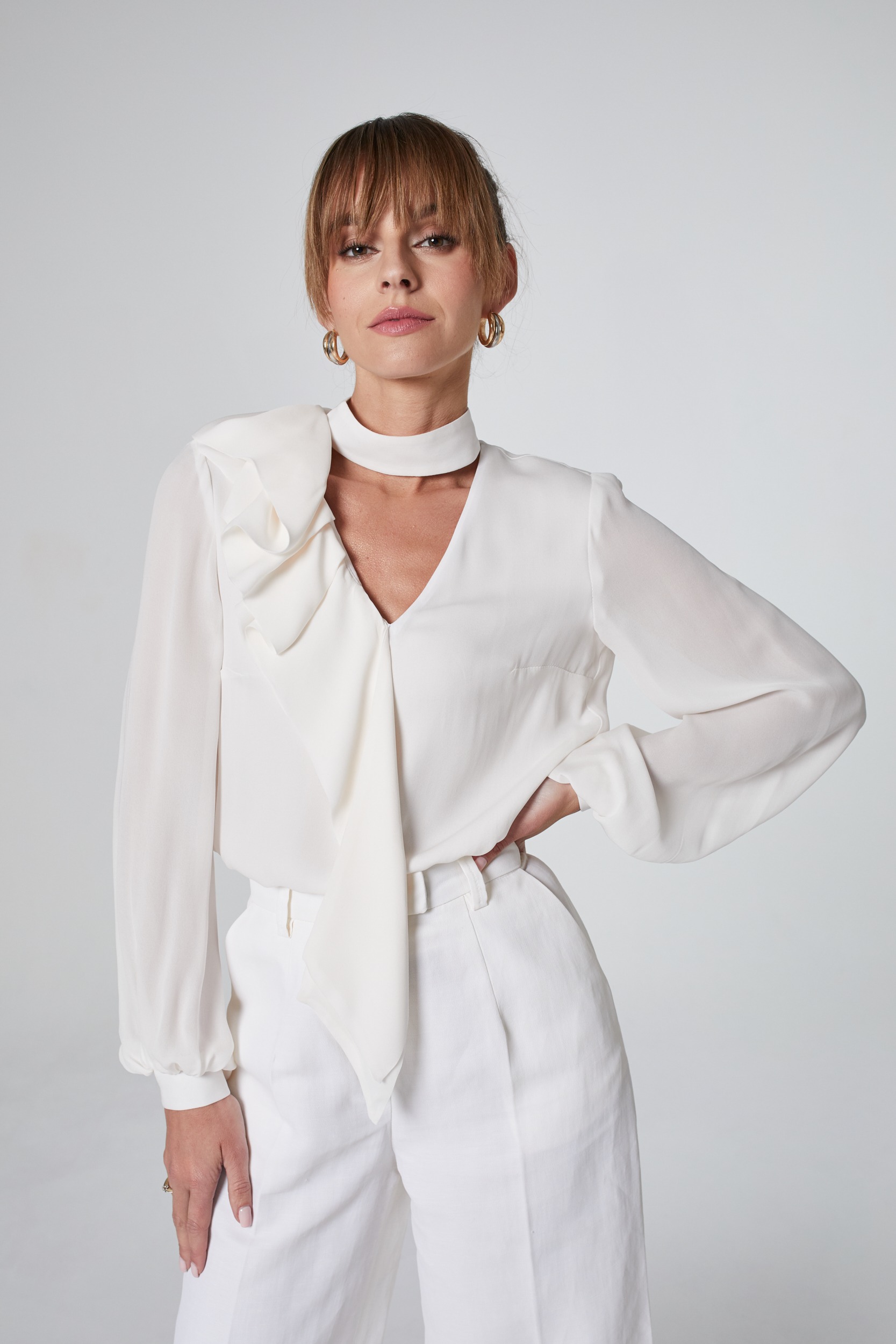 biala bluzka z jedwabiu