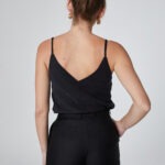 czarna bluzka na ramiaczkach tyl