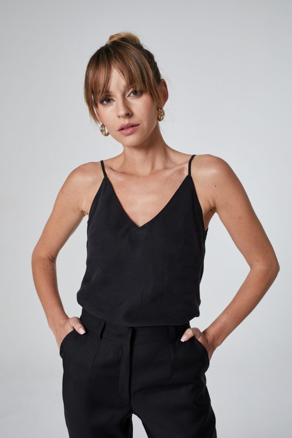 czarny top damski na ramiaczkach