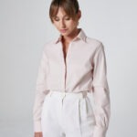 rozowa koszula biale szorty 1