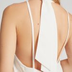 stella biala sukienka z odkrytymi plecami