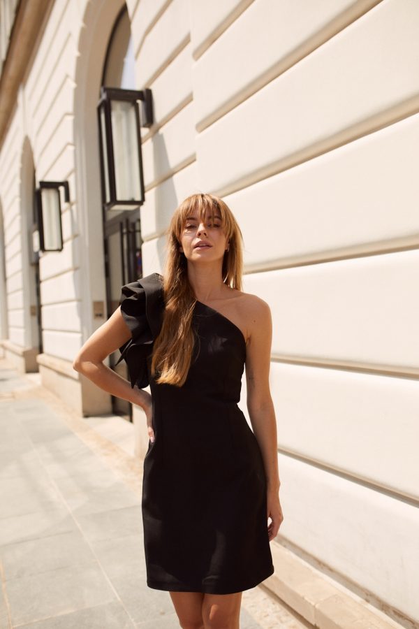 sukienka na jedno ramie