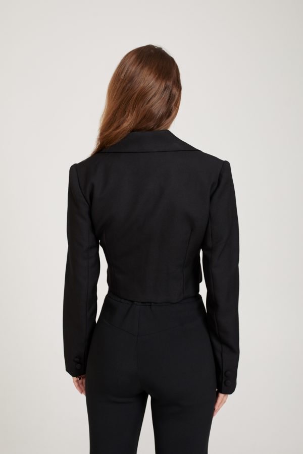 czarna krotka marynarka detale