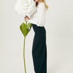 biala bluzka czarna dluga spodnica