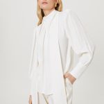 biala bluzka damska z wiazaniem