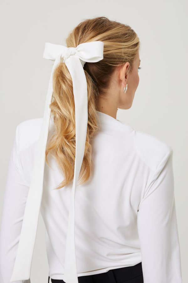 biala kokarda dodatek do wlosow