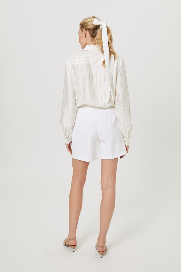 biale szorty damskie tyl