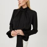 czarna bluzka z wiazaniem z satyny