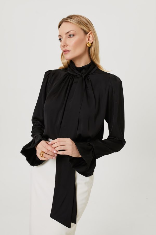 czarna bluzka z wiazaniem z satyny