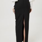 czarna maxi z rozcieciem