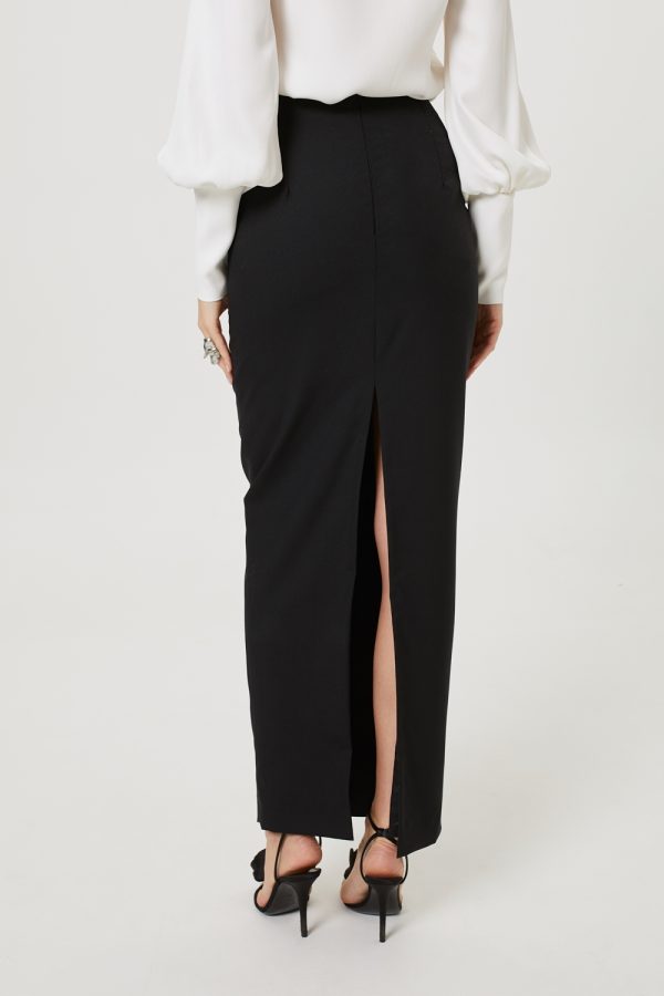 czarna maxi z rozcieciem