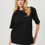 czarny pudelkowy tshirt