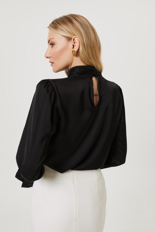 satynowa bluzka z wiazaniem czarna