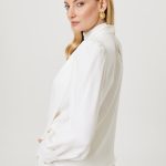 smietankowa bluzka z wiazaniem