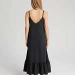 czarna sukienka na ramiaczkach z regulatorem