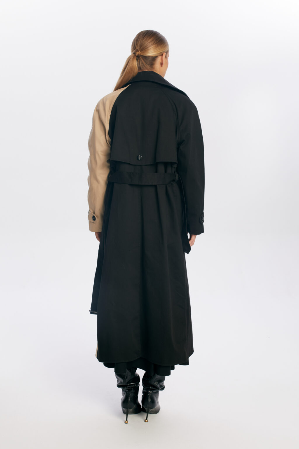 modny czarno bezowy plaszcz henry trencz