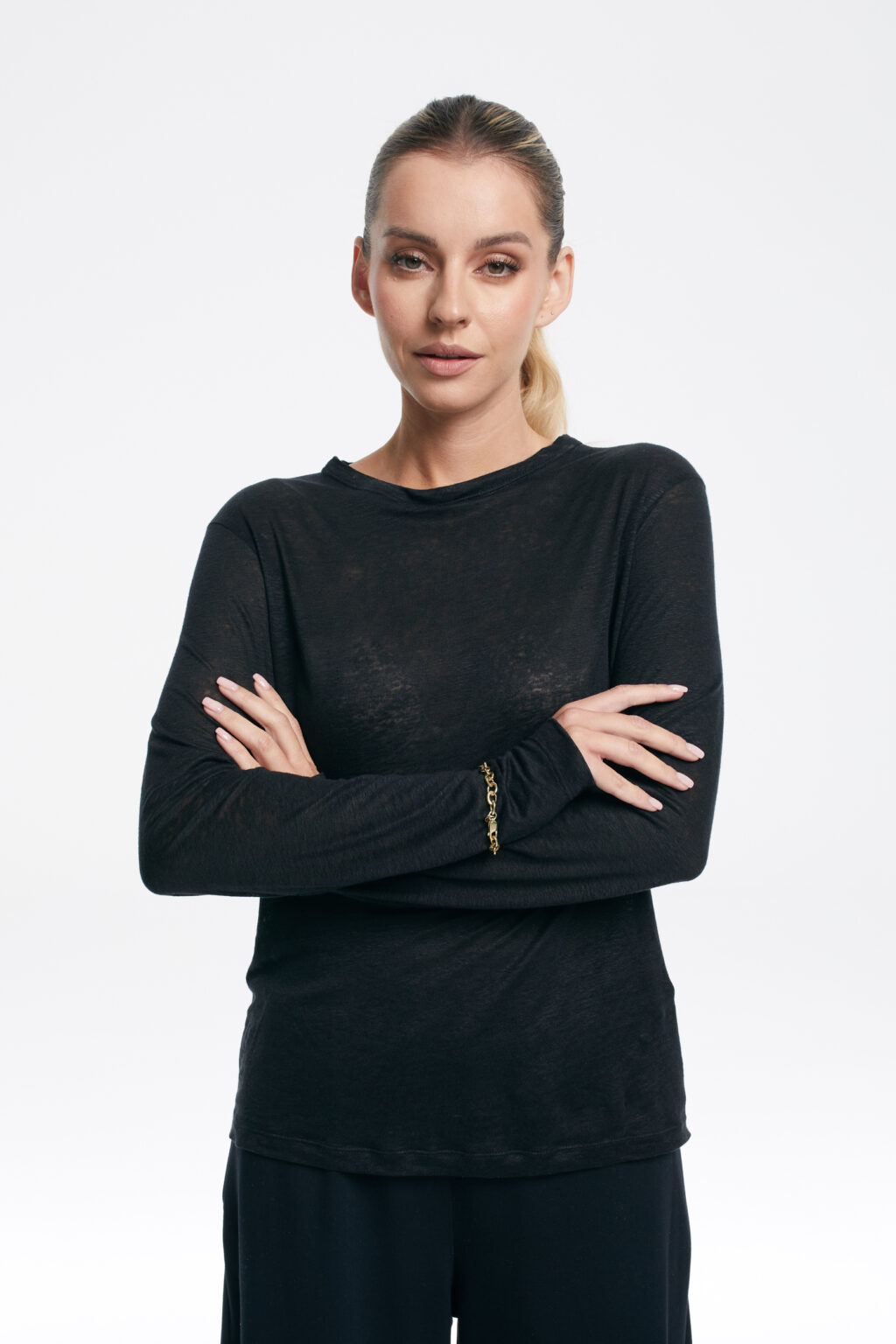 czarny top z długim rekawem z lnu