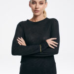 czarny top z długim rekawem z lnu