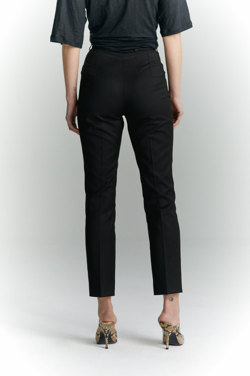 Cygaretki Sorento czarne detal tyl