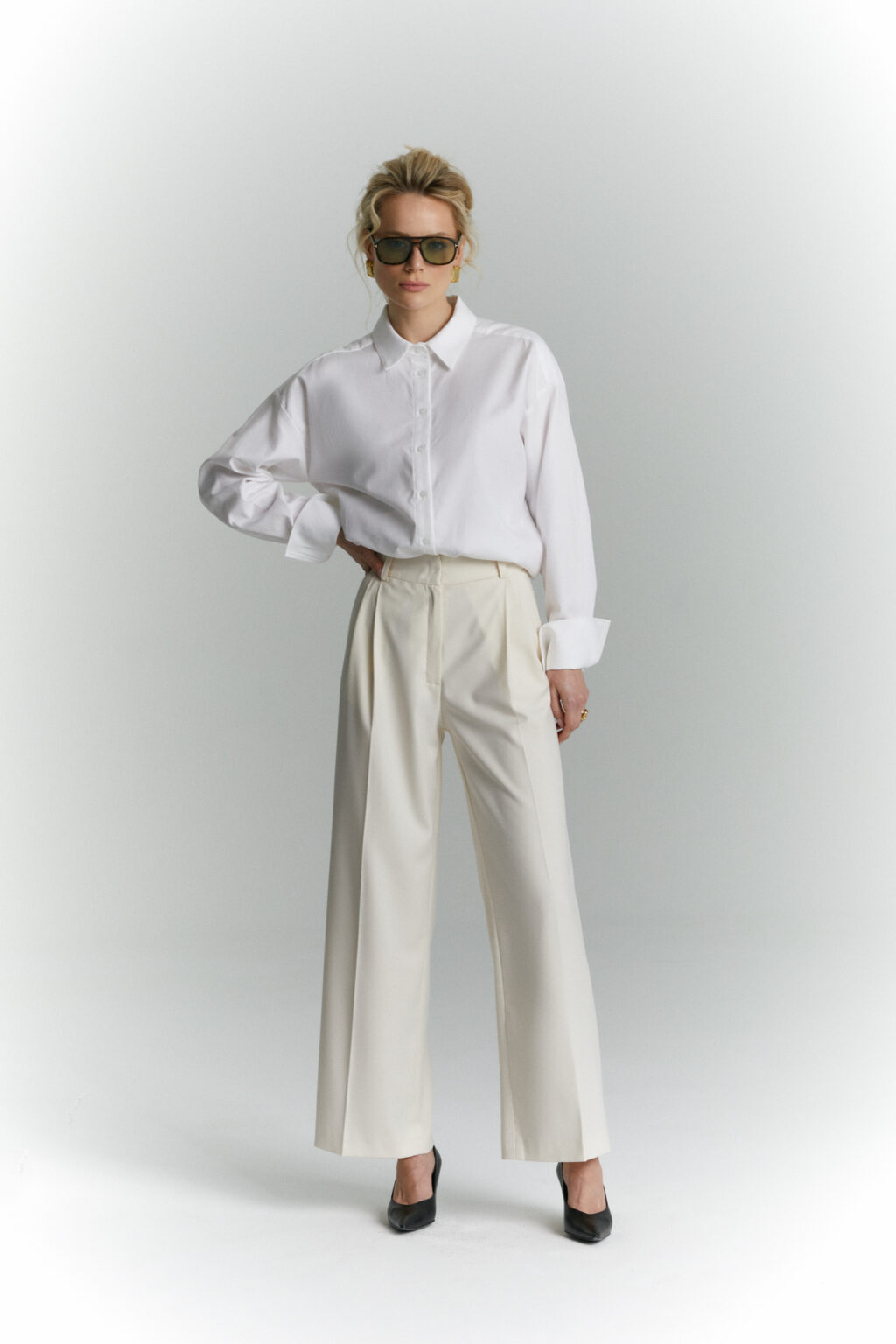 Koszula oversize Siena biala waniliowe spodnie