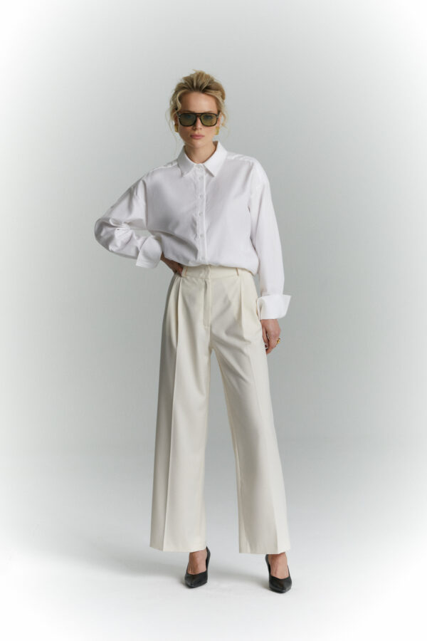 Koszula oversize Siena biala waniliowe spodnie
