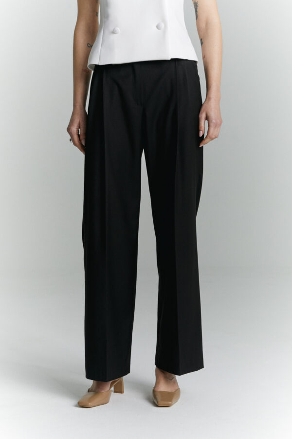 czarne spodnie przod