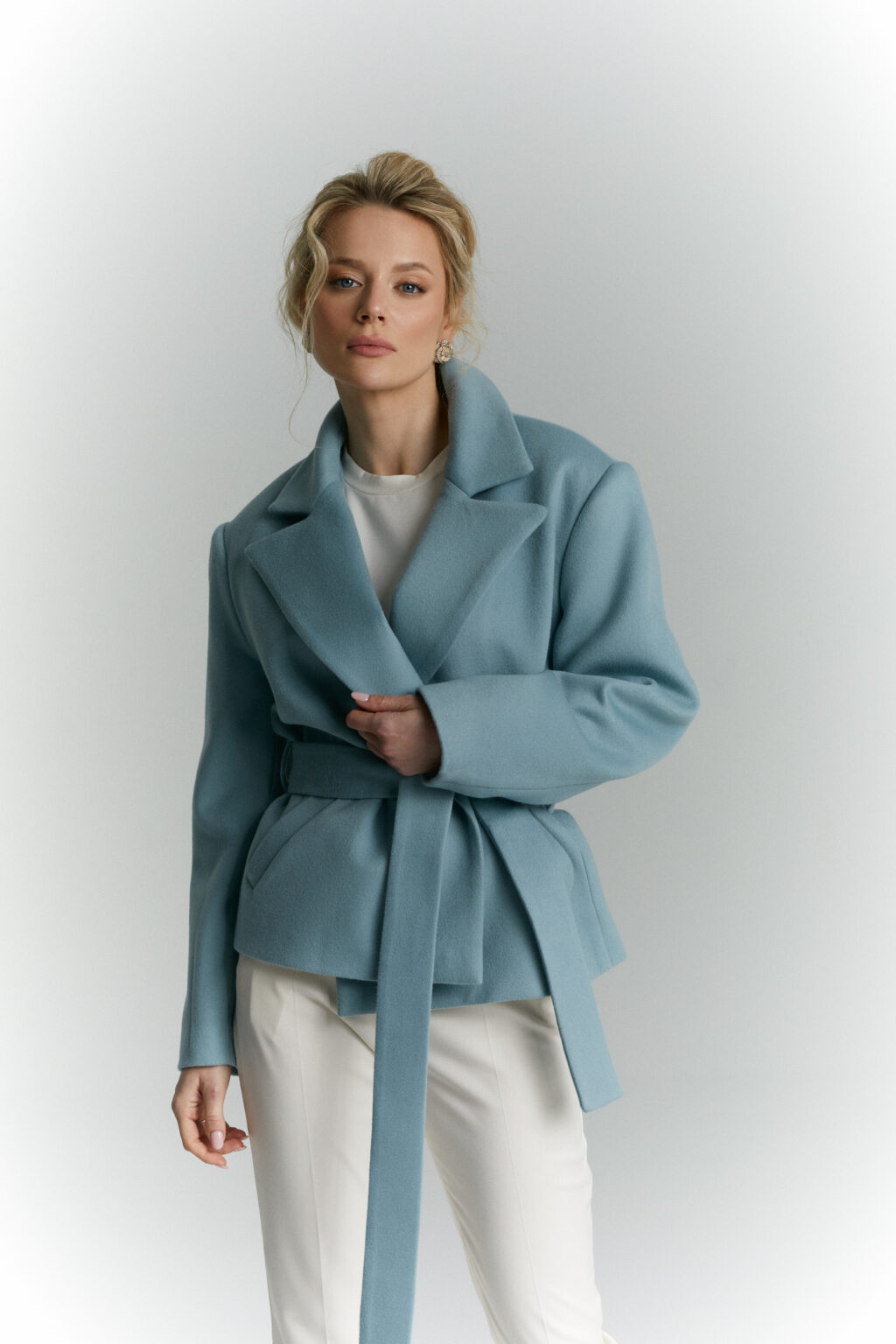 kurtka welniana aspen niebieska krotka przod detal