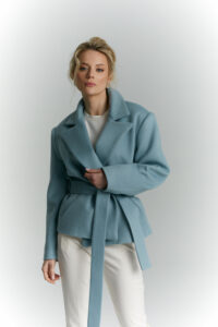 kurtka welniana aspen niebieska krotka przod detal