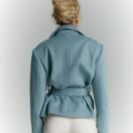 kurtka welniana aspen niebieska krotka tyl