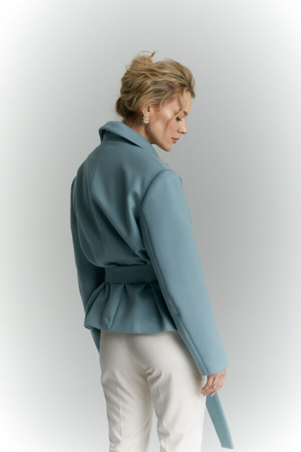 kurtka welniana aspen niebieska krotka tyl detal