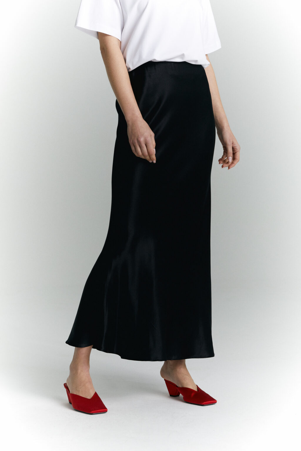 spodnica dluga lumi czarna przod detal