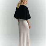 zakiet z bufiastymi rekawami blanka czarny spodnica satynowa