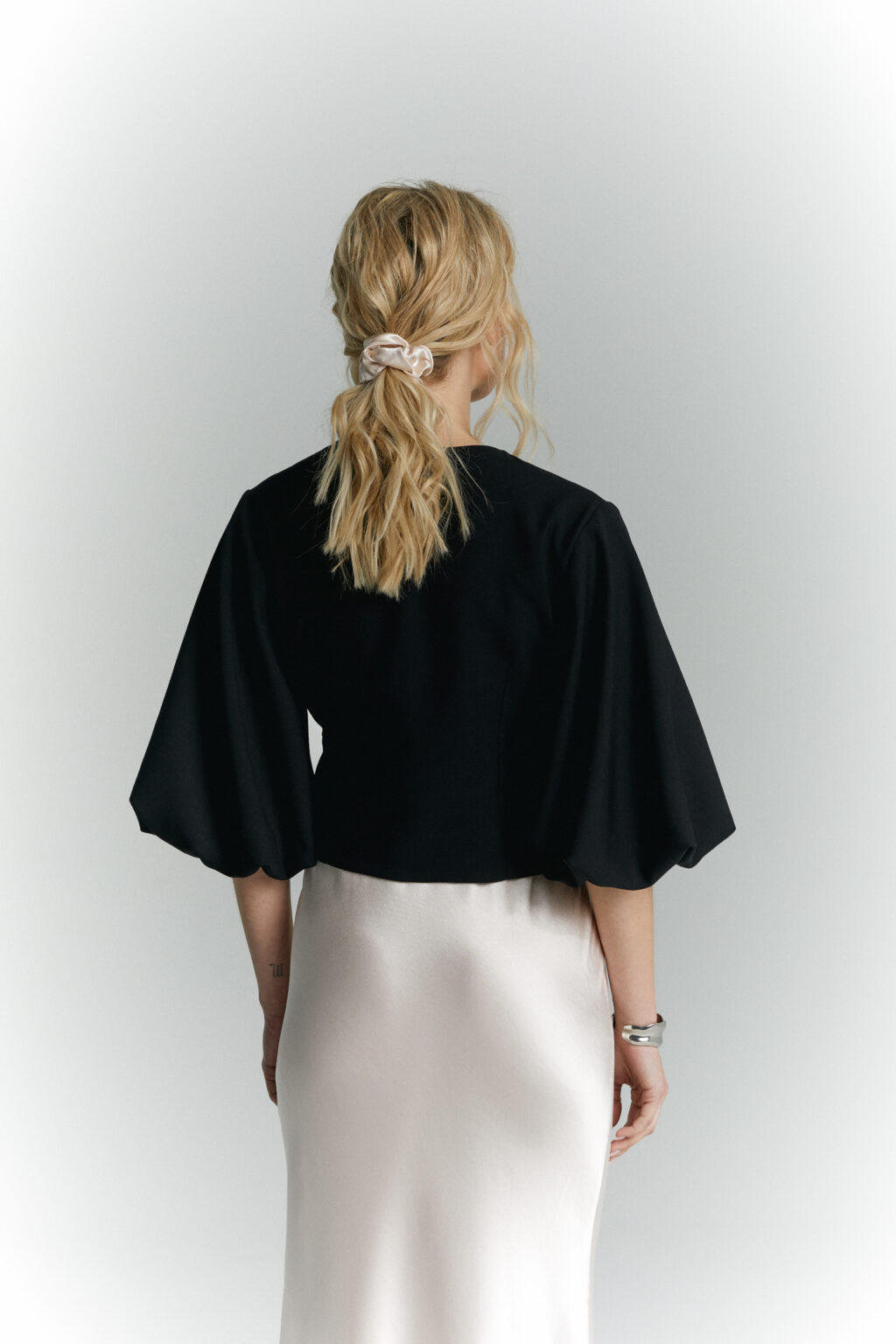 zakiet z bufiastymi rekawami blanka czarny tyl