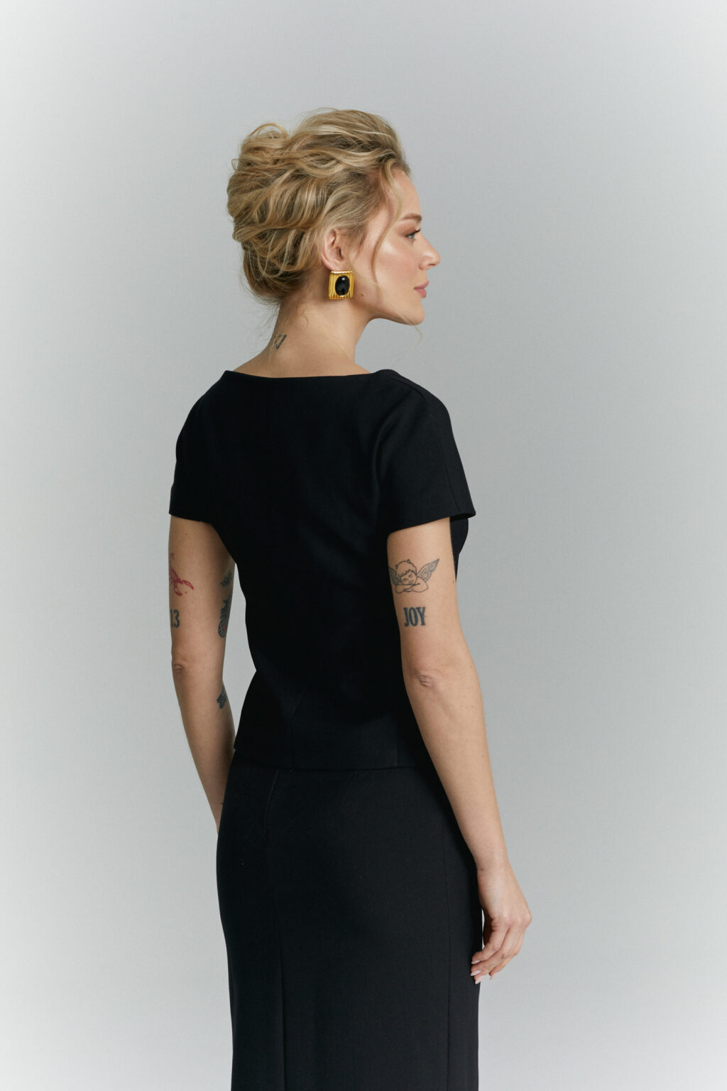 zakiet z krotkim rekawem rene czarny tyl