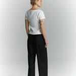 zakiet z krotkim rekawem rene smietankowa biel czarne spodnie tyl