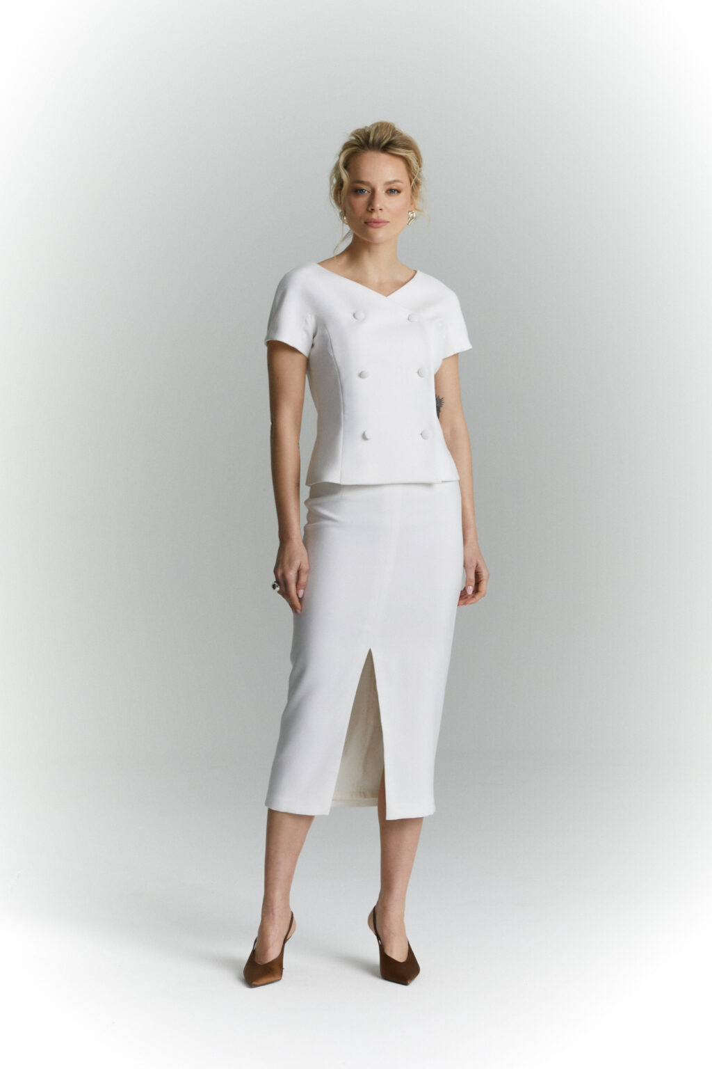 zakiet z krotkim rekawem rene smietankowa biel przod