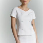 zakiet z krotkim rekawem rene smietankowa biel przod detal