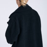 Płaszcz-z-wełny-boucle-czarny-Franko-tyl