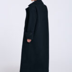 Płaszcz-z-wełny-boucle-czarny-Franko-tyl-dlugi-plaszcz