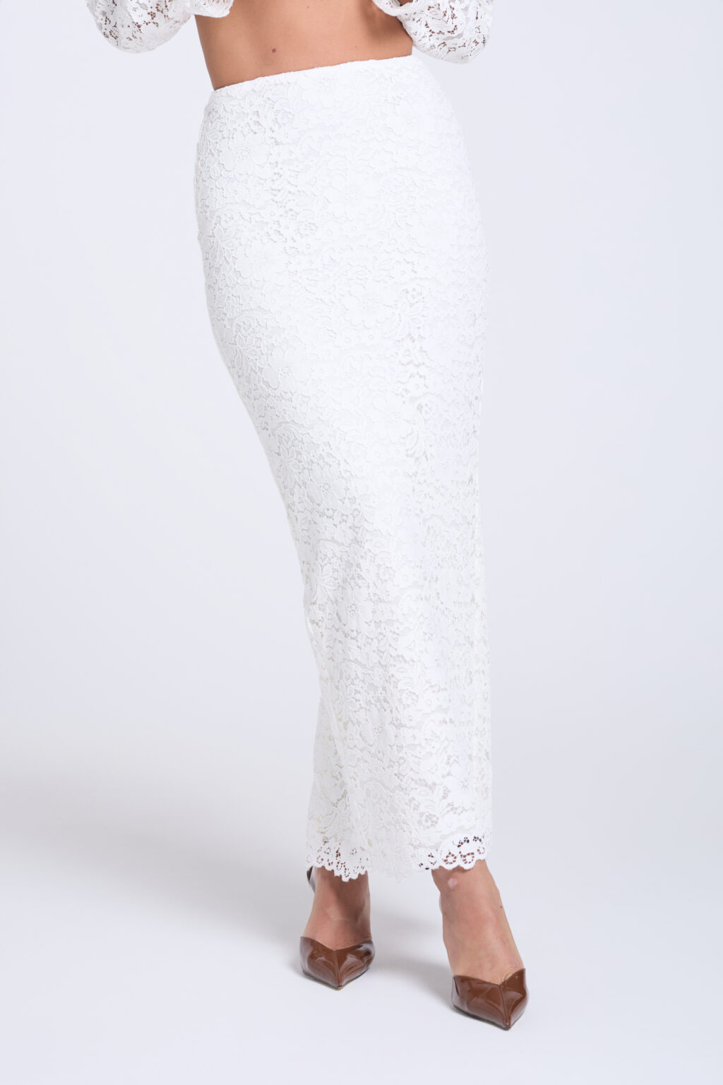 Spódnica-koronkowa-długa off-white-Marlen-przod