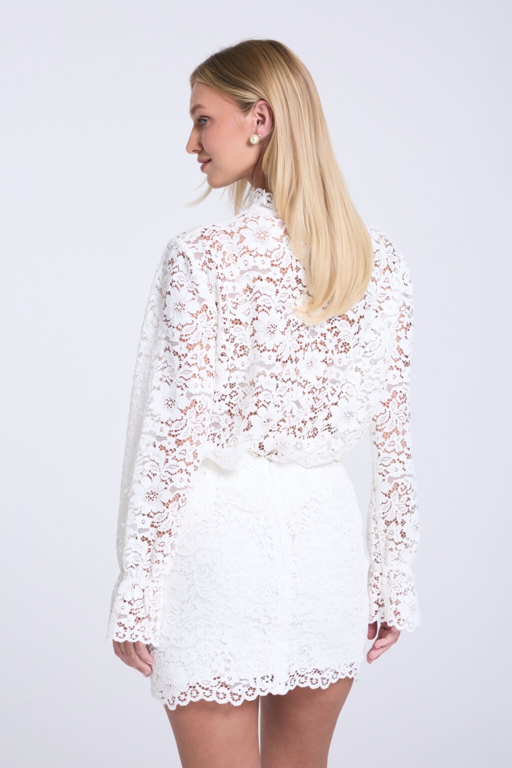 Spódniczka-mini-koronkowa-off-white-Kendal-tyl