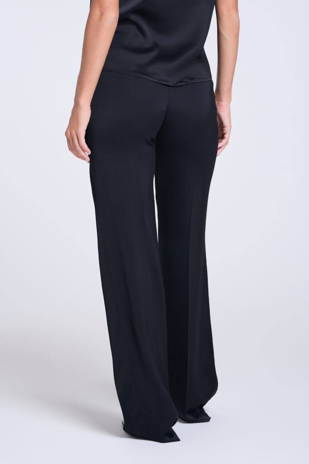 Spodnie-czarne-garniturowe-Toronto-tyl