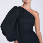 Sukienka-asymetryczna-z-bufiastym-rękawem-Elen-detal