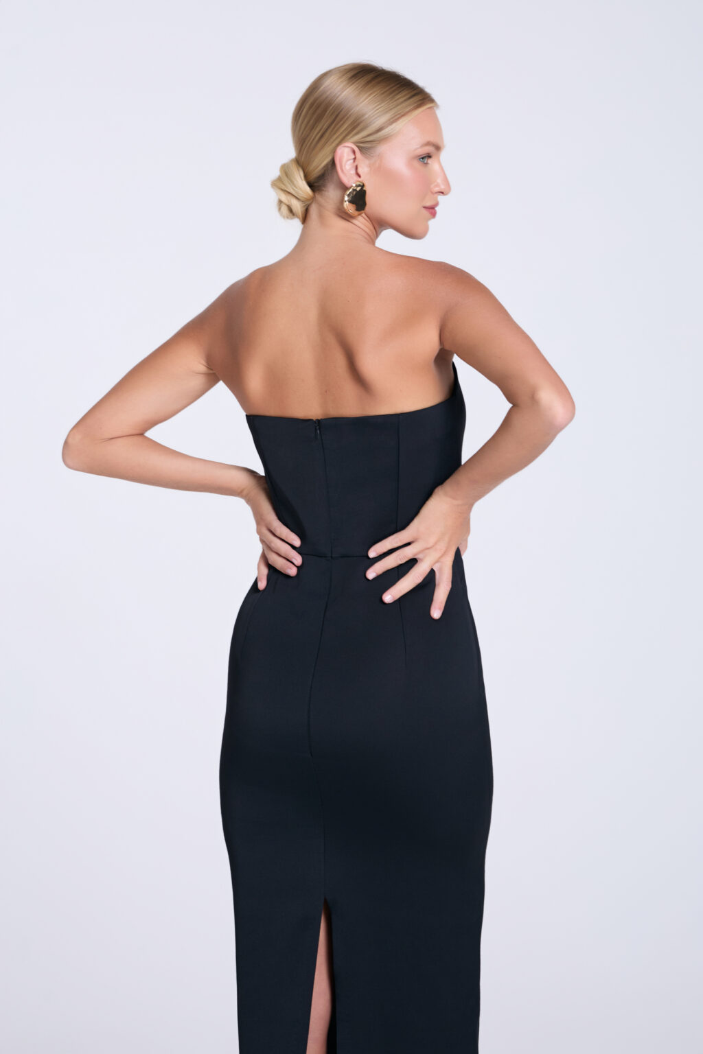 Sukienka-gorsetowa-długa Linda-tyl-z-rozcieciem