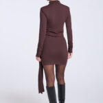 Sukienka-mini-z szarfą-brązowa-Harper-tyl