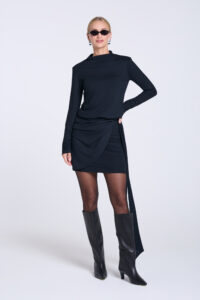 Sukienka mini z szarfą czarna Harper