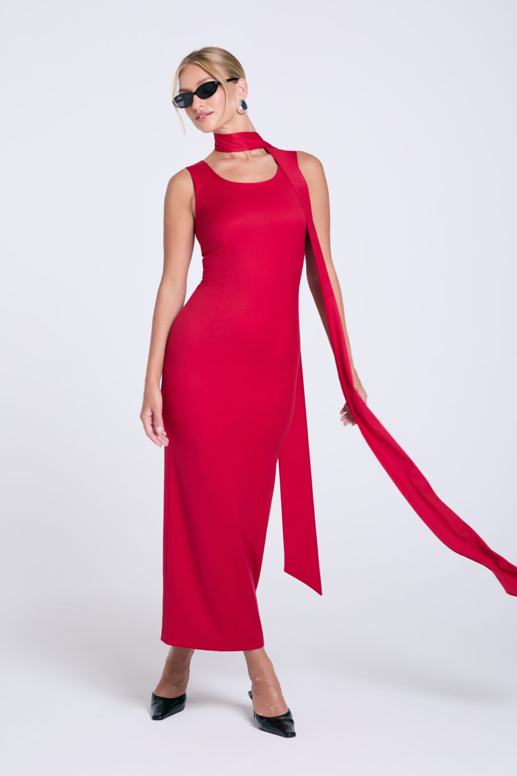 Sukienka-z-szarfą-długa-czerwona-Sonia-przod