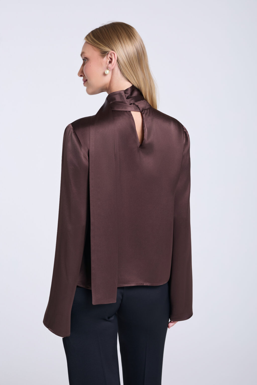 brazowa-bluzka-z-szarfa-tyl
