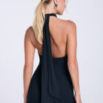 brazowa-sukienka-maxi-wiazana-na-szyi-czarna-tyl